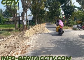 Proyek Pelebaran Jalan Banjar – Simogilis Senilai 18,2 M Tumpukan Materialnya Sampai Ke Jalan.