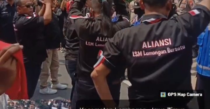 Tuntutan Aksi Demonstrasi Aliansi Lamongan Bersatu Dikabulkan DPRD, Prioritaskan Infrastruktur Jalan.