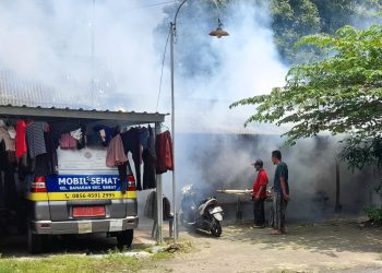 Kegiatan Fogging Antisipasi Penyebaran Nyamuk Di Lingkungan Kelurahan Banaran.